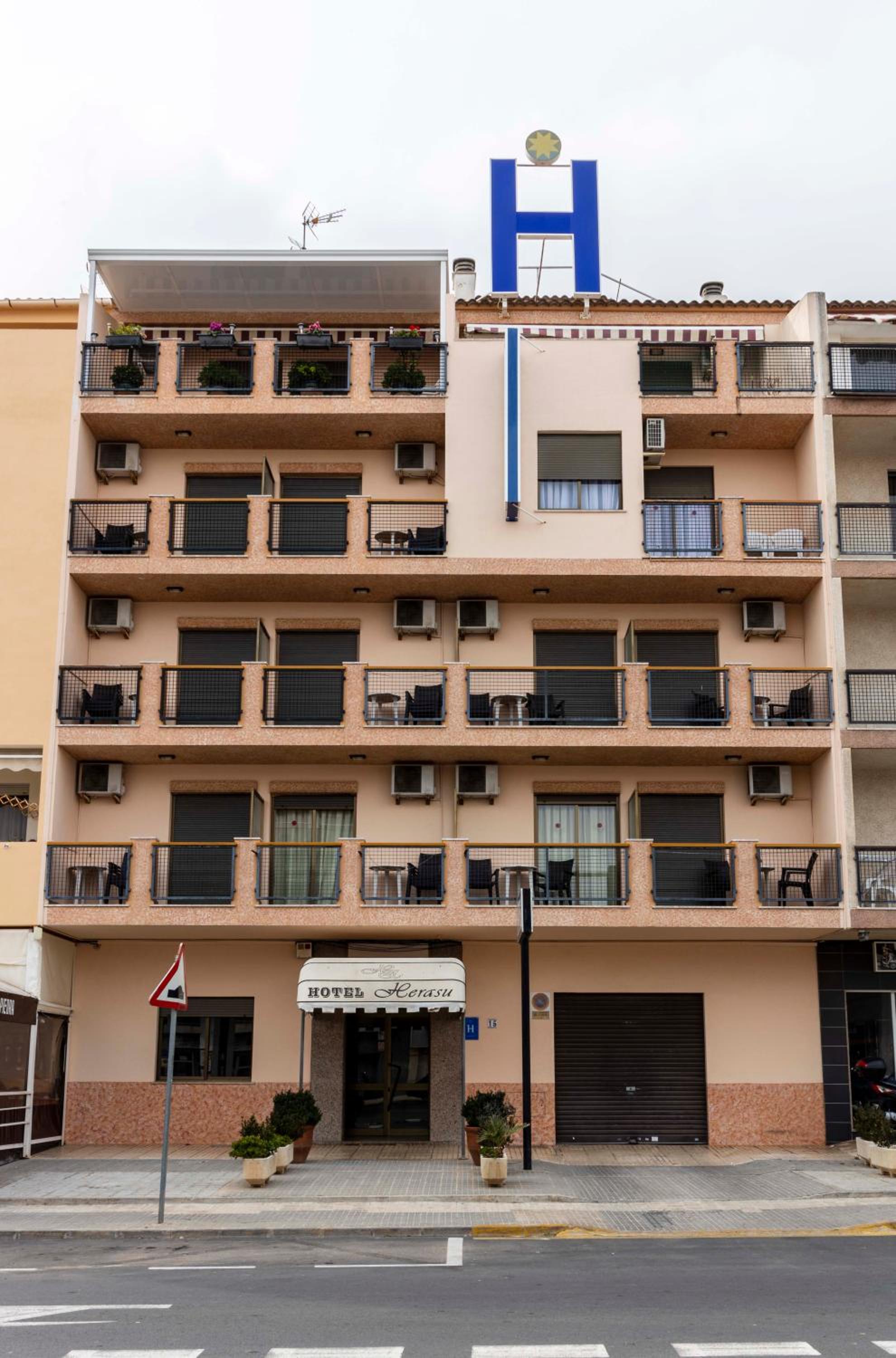 Hotel Herasu 1/33