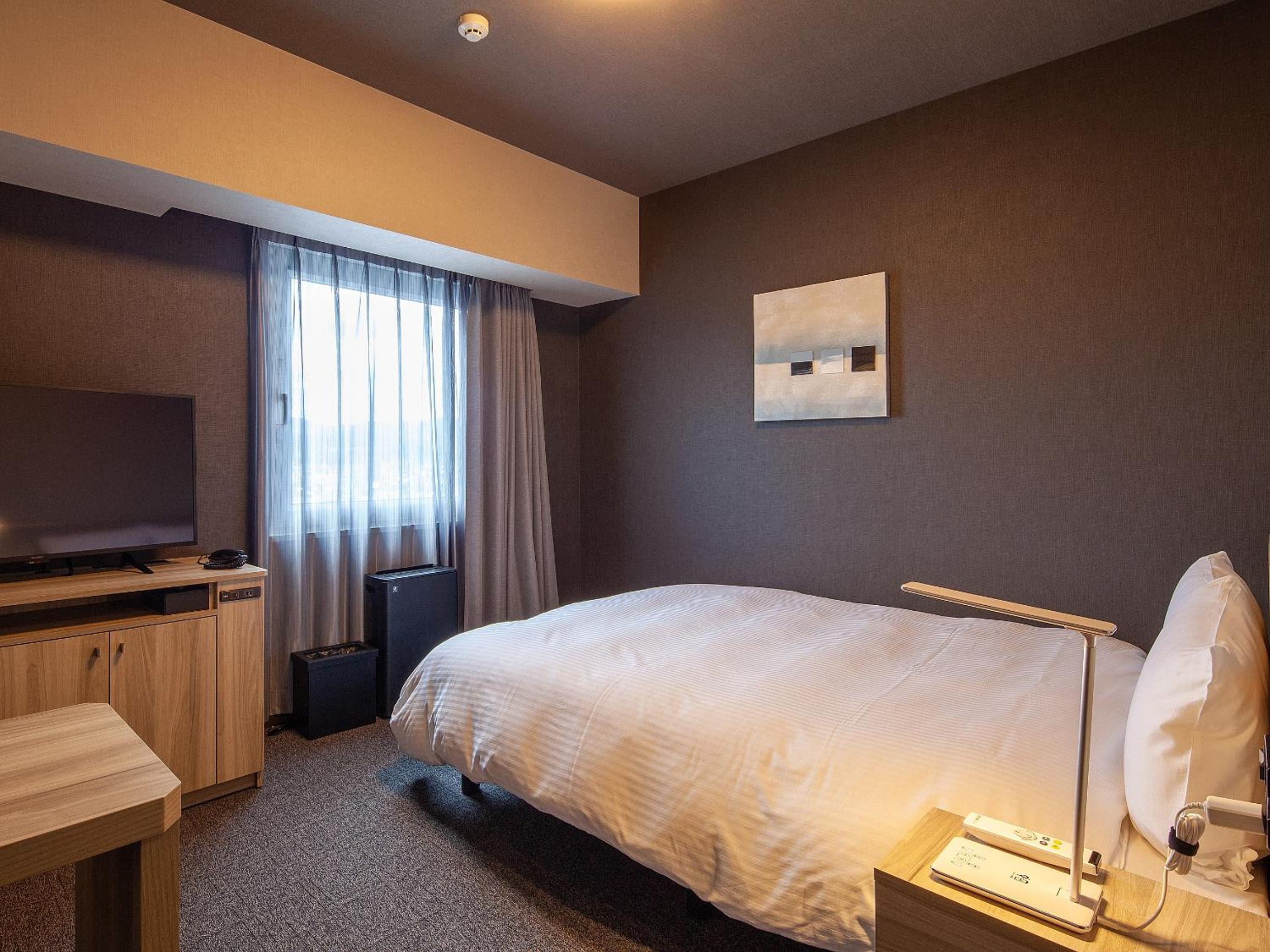 Semi Room, Semi Double Bed, Smoking