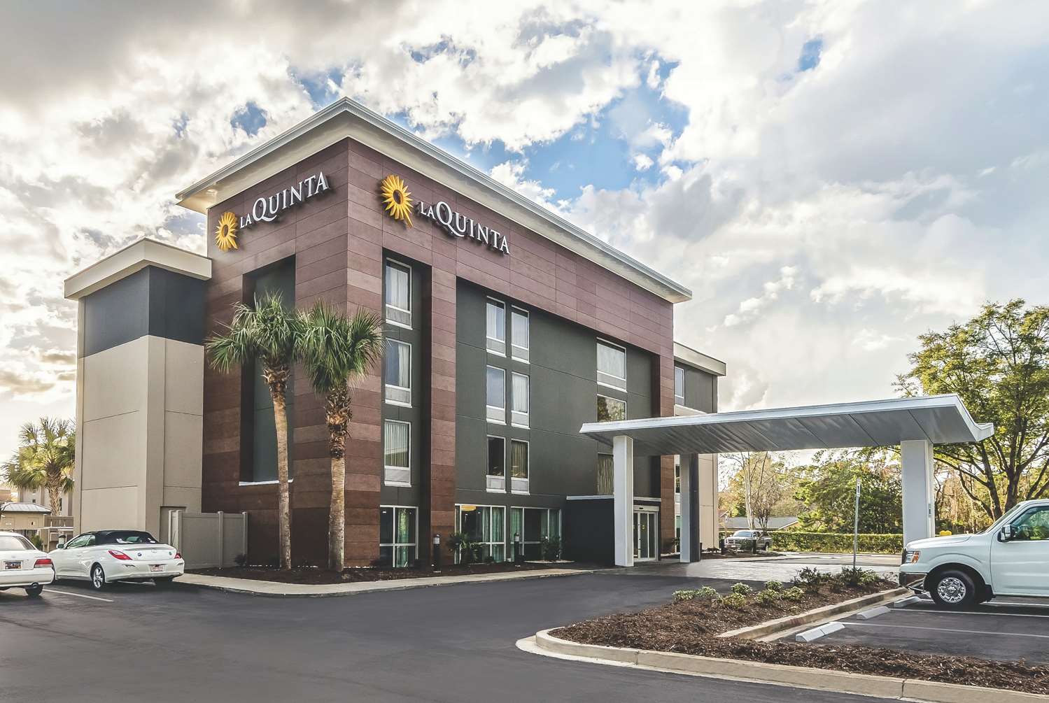 La Quinta Inn & Suites by Wyndham Myrtle Beach - N Kings Hwy 4/42
