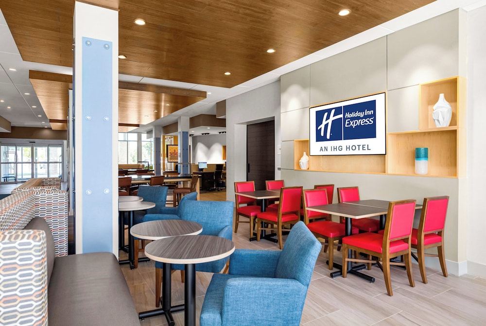 Holiday Inn Express Suites Sanford 37/54