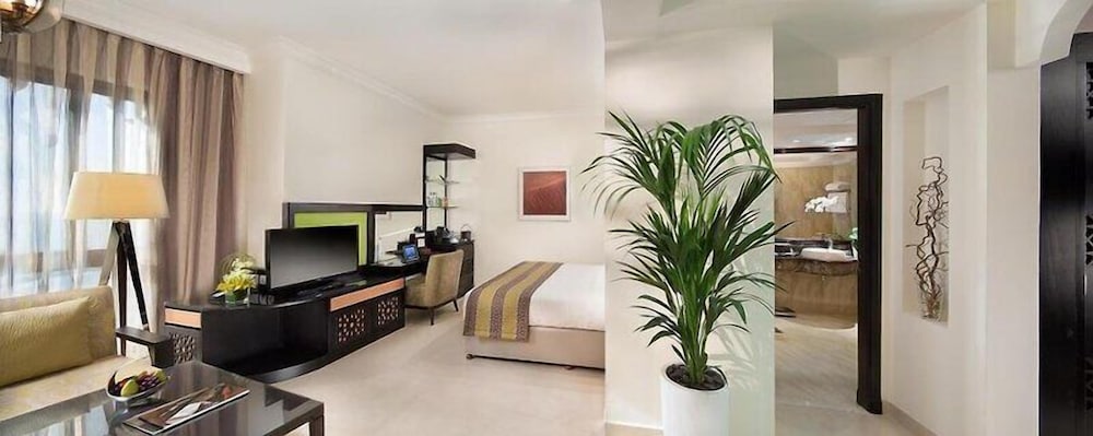 Bahi Ajman Palace Hotel 47/73