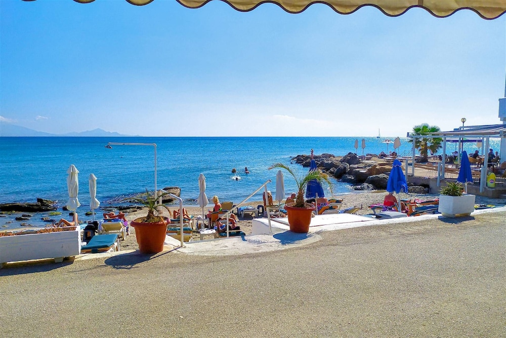 Silver Beach Hotel 40/44