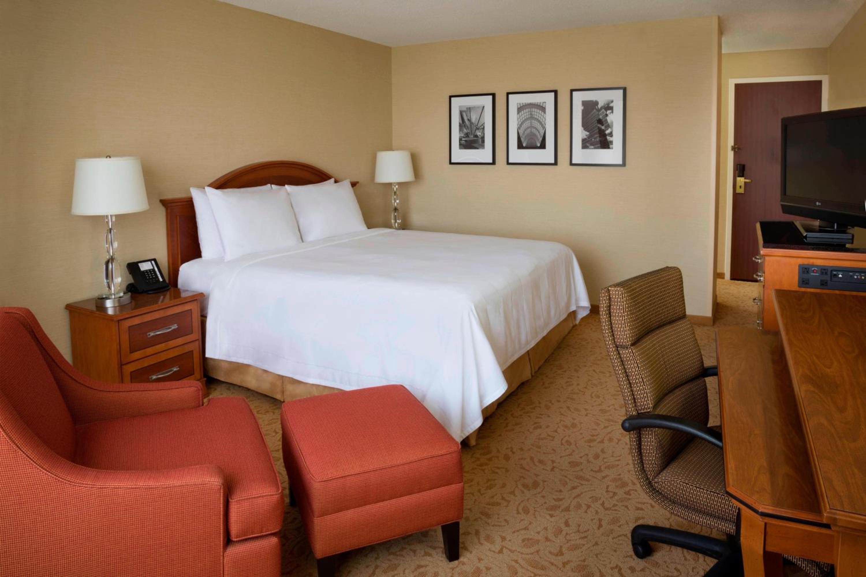 Room, King Bed, Concierge Level