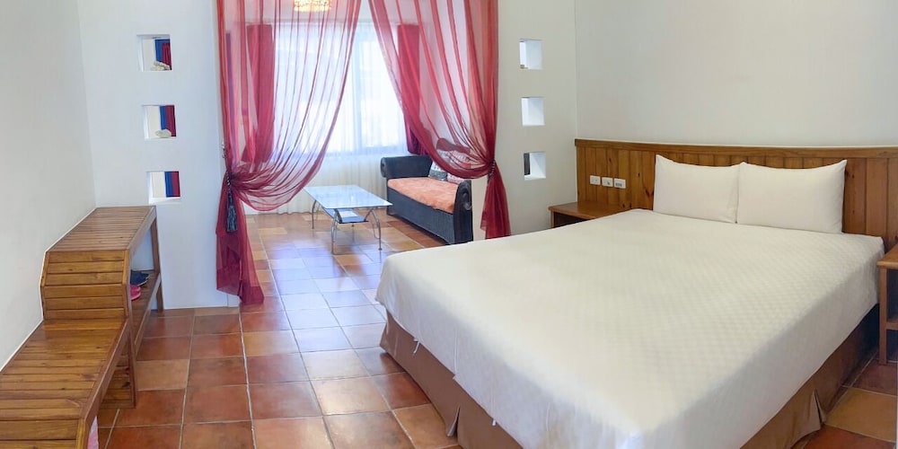 ROOM, KING BED