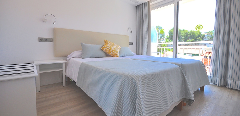 1 BEDROOM, BASIC, APARTMENT, BALCONY