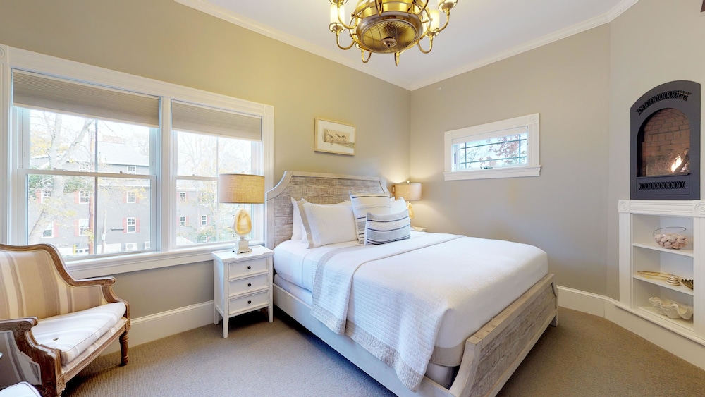 Holbrook House Bed and Breakfast- Bar Harbor ME 12/50