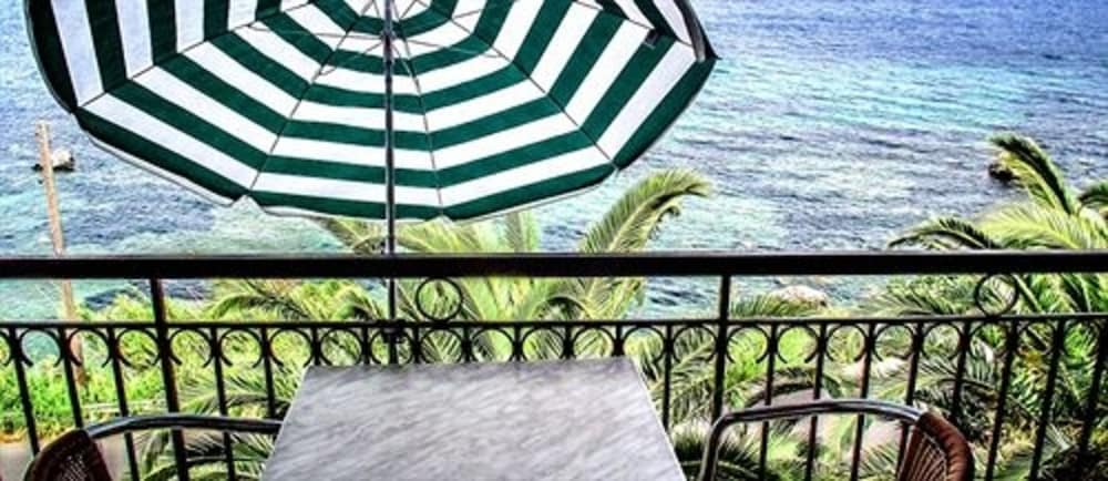 9 Muses Sea View Studios 36/75
