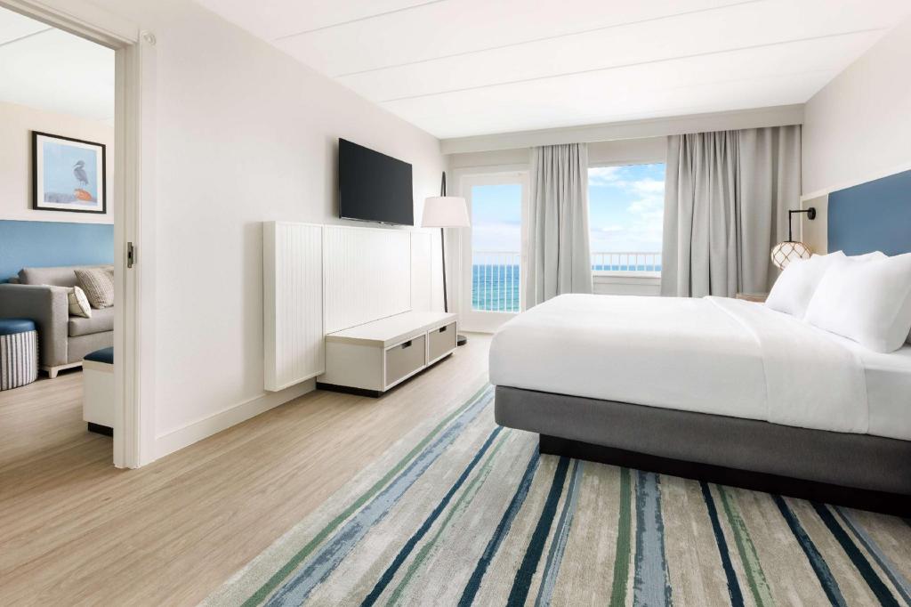 1 BEDROOM, SUITE, KING BED, OCEAN FRONT, ACCESSIBLE