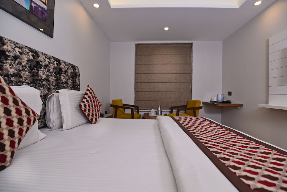 Staybook Hotel Nitya Maharani 20/50