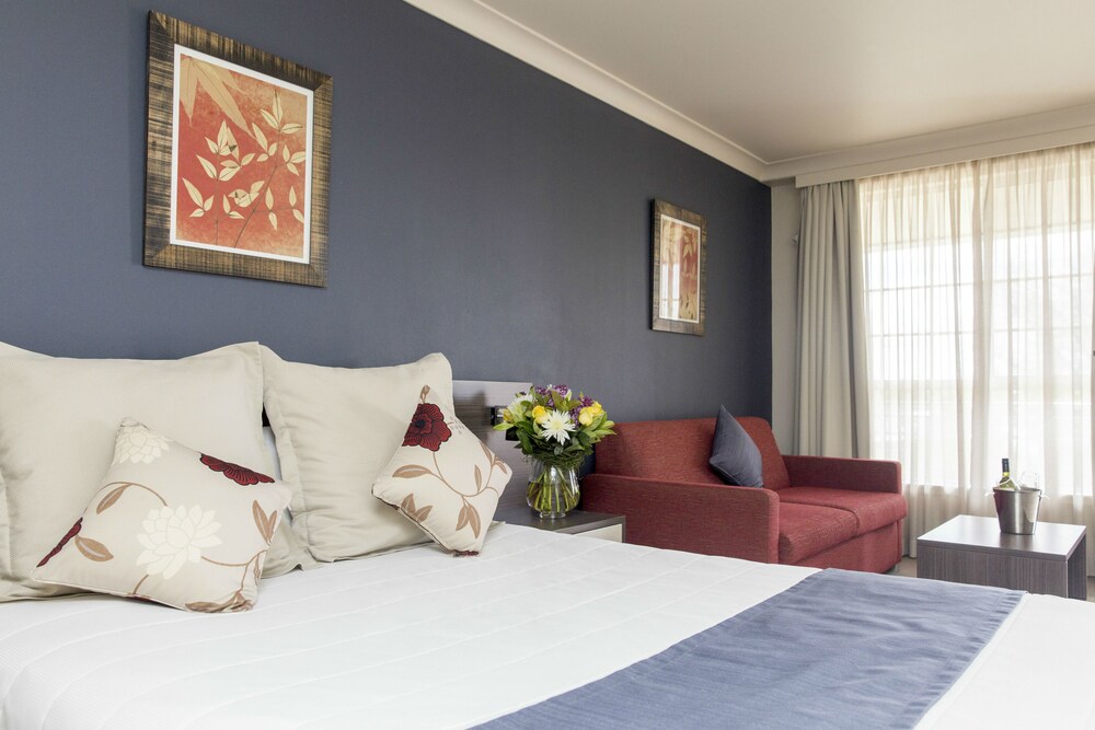 BATHURST MOTOR INN 44/59