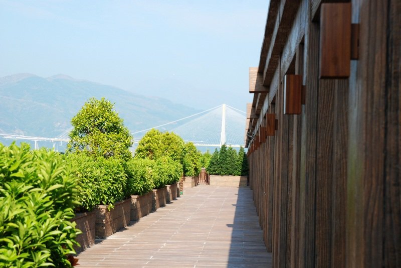 Noah’s Ark Hotel & Resort 25/26