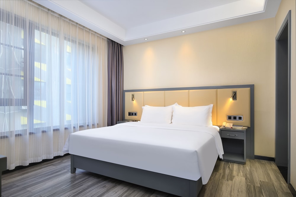 FAMILY SUITE, DELUXE