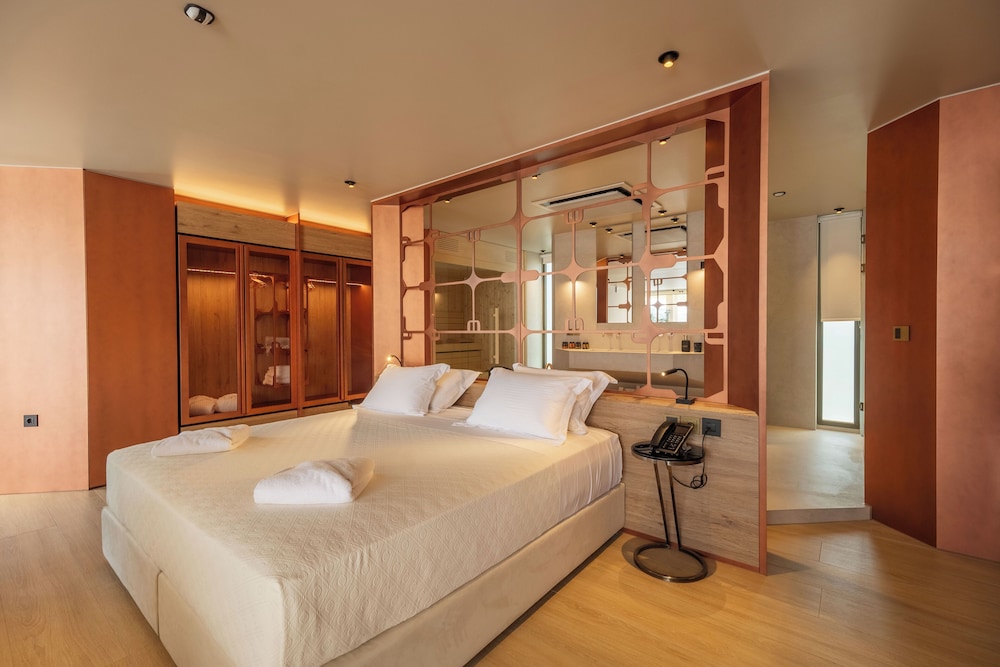 Prestige, Suite, Queen Bed, Private Pool