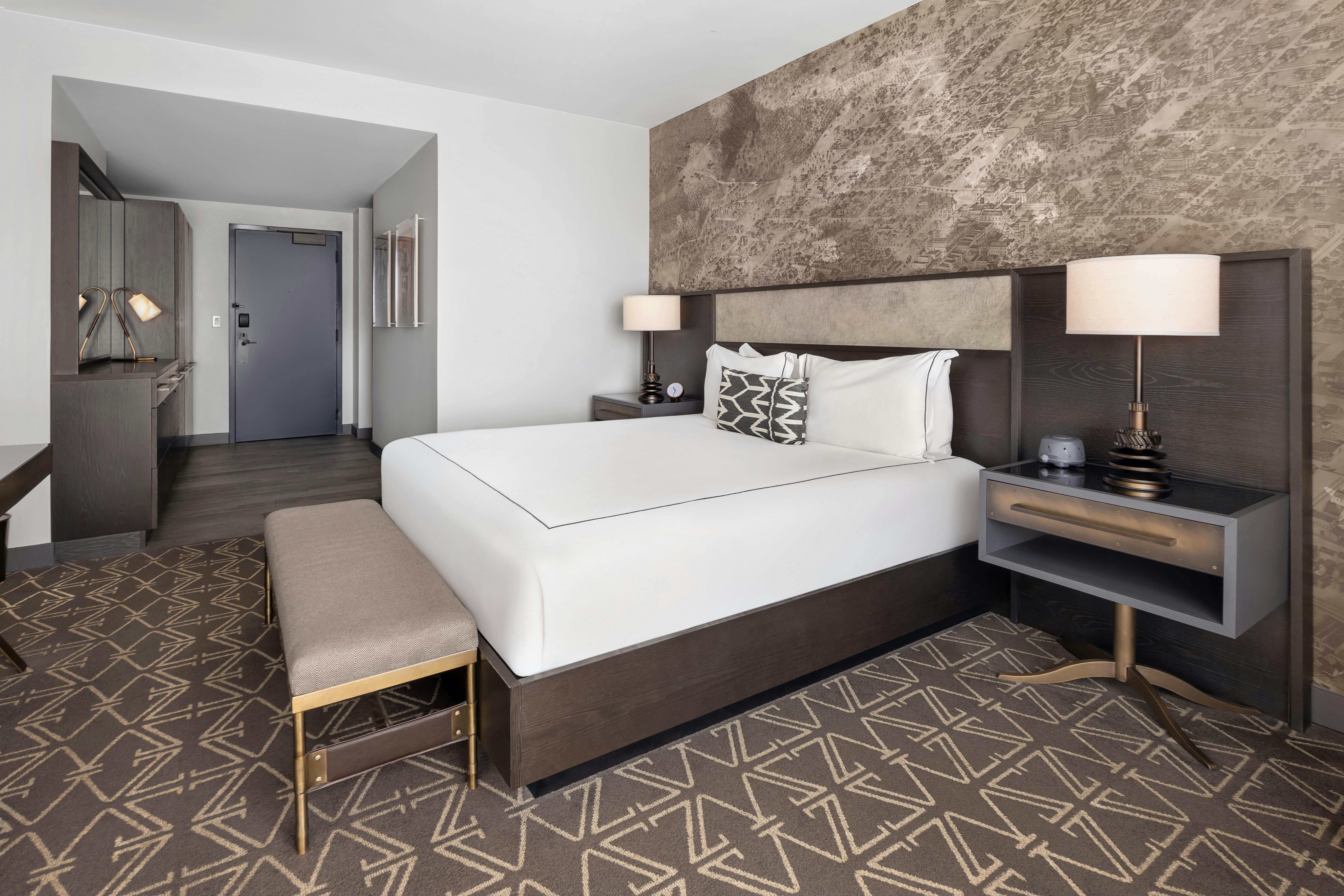 ROOM, KING BED