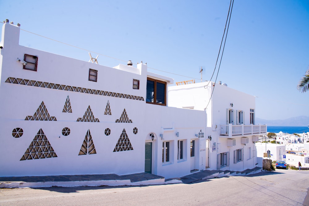 Dimele Rooms and Studios 1/50