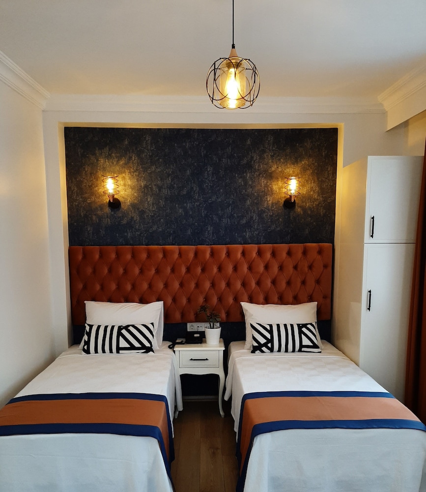 Hotel Nova 7/27
