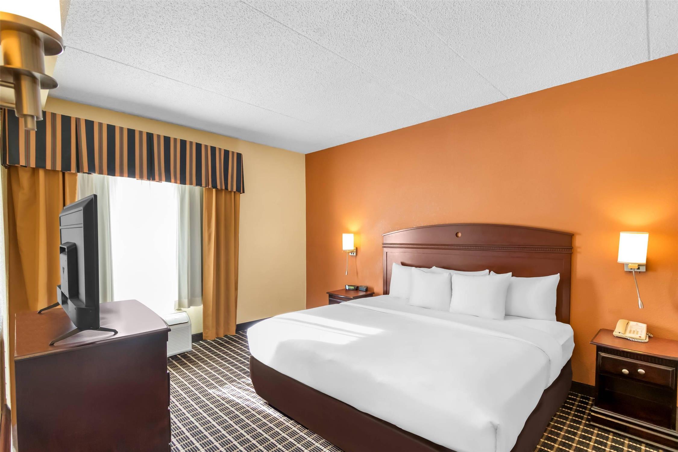 Comfort Inn & Suites Somerset - New Brunswick 3/17