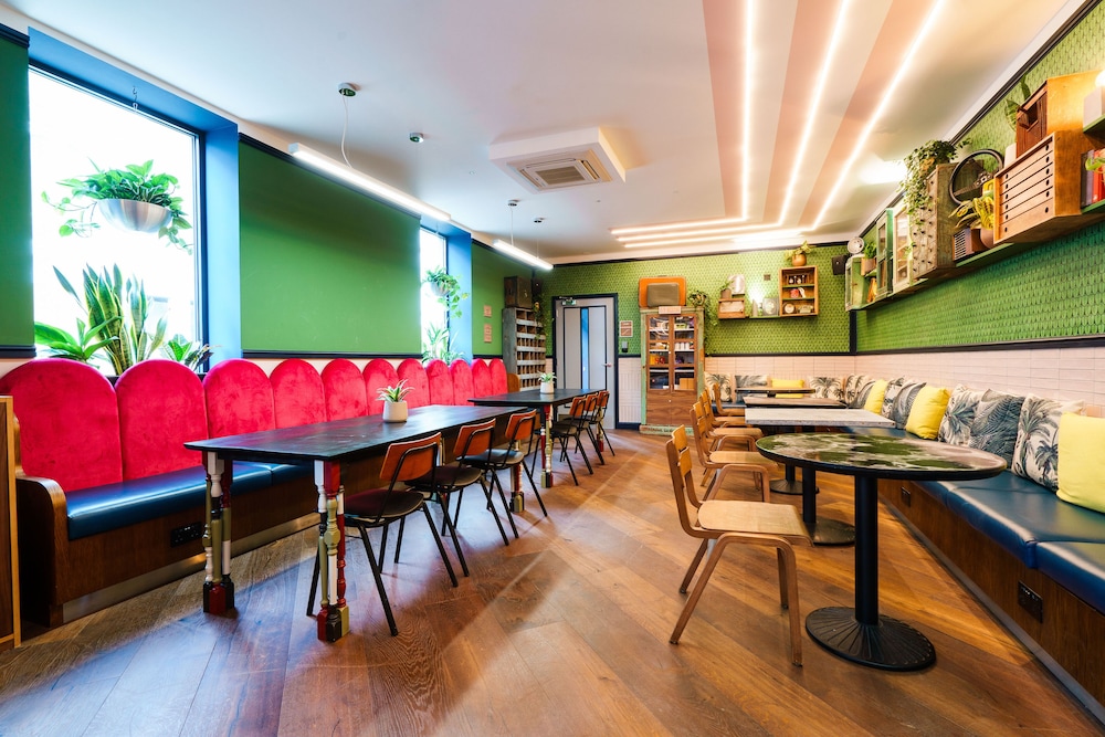 The Camden Town Hotel 39/46