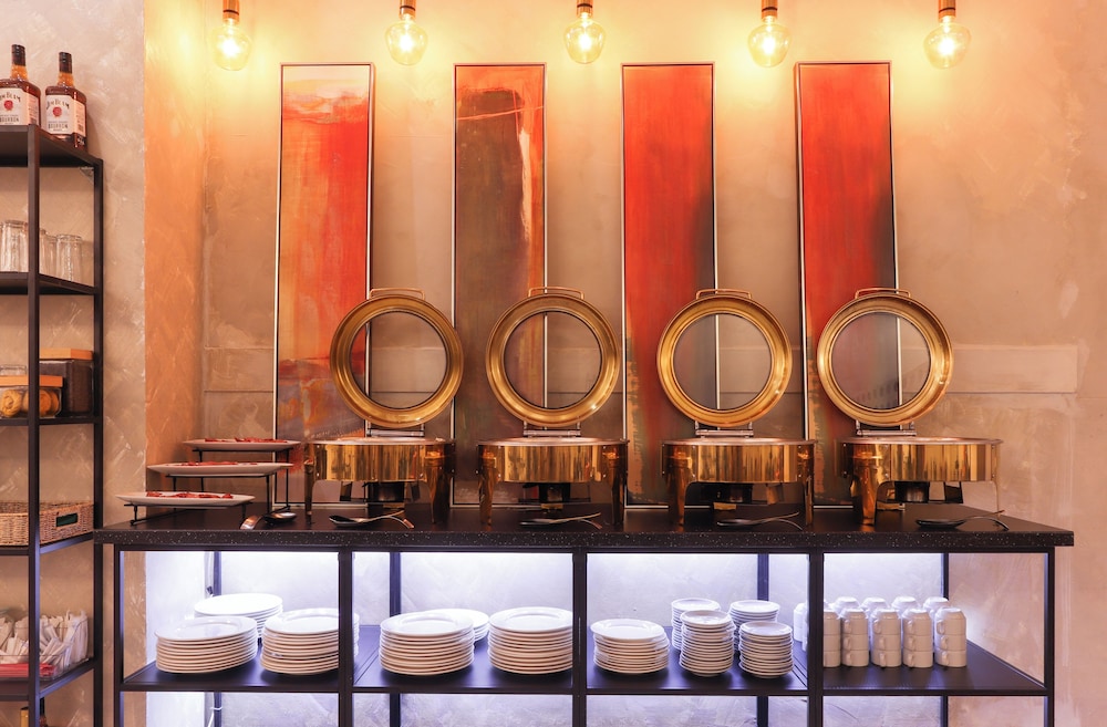 Icon Hotel North Edsa 52/65