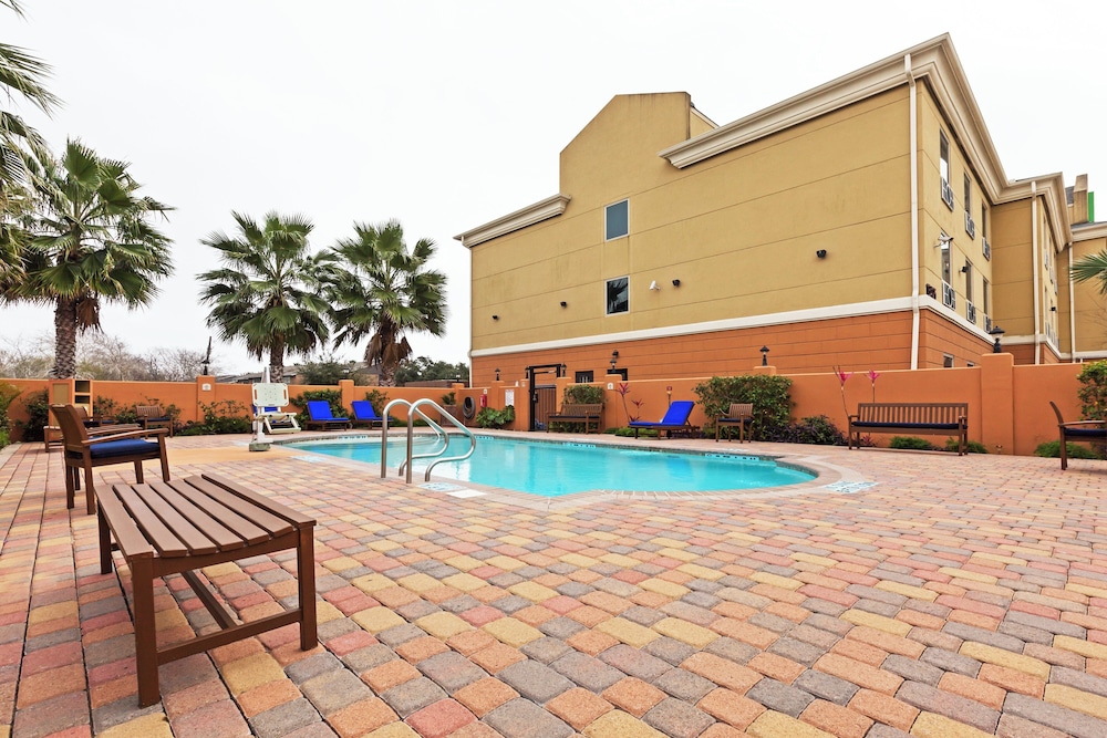 Holiday Inn Express Hotel And Suites Corpus Christi Nw Calallen 67/71