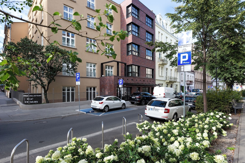 H11 Aparthotel 62/72
