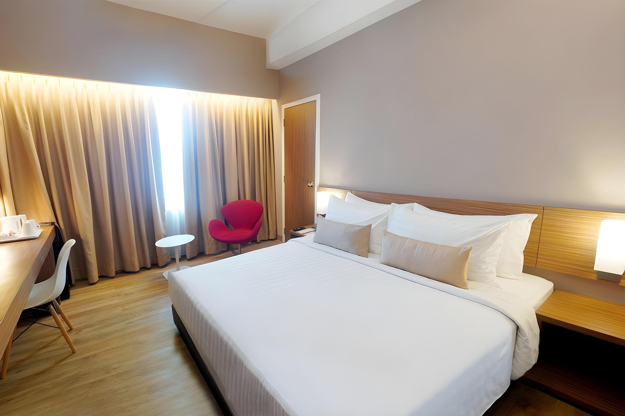 Deluxe, Queen Bed, Zuri Wing