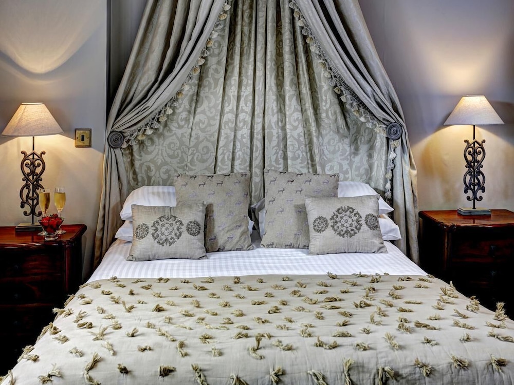 Pennine Manor Hotel 4/40