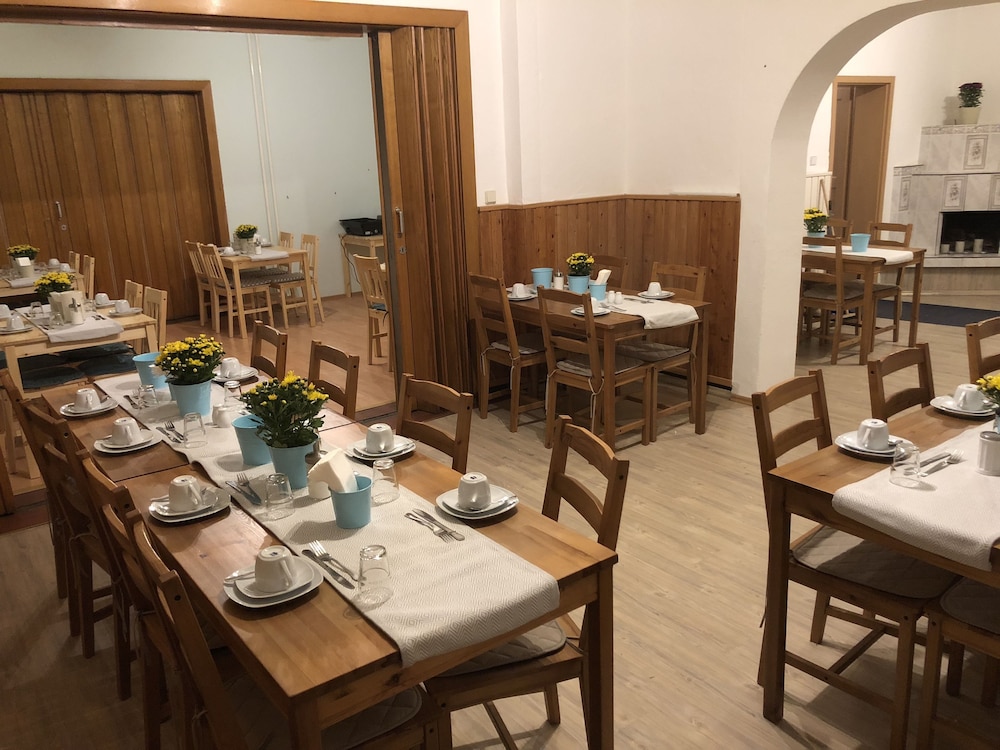 Riverside Inn 44/66