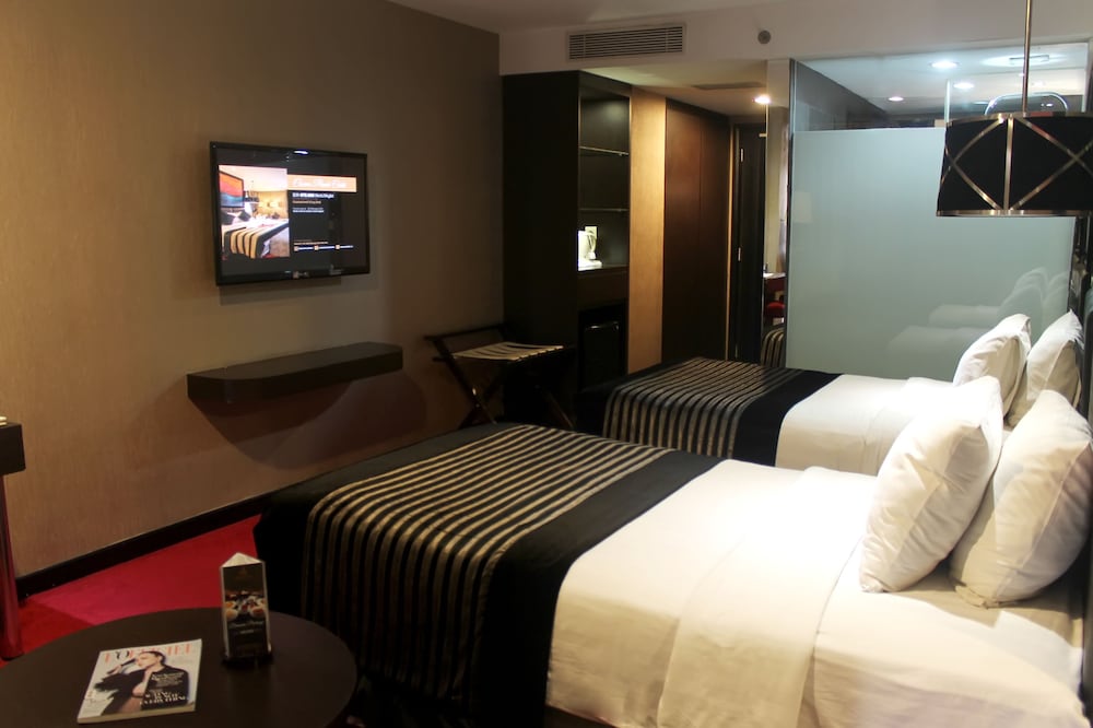 Amaroossa Cosmo Jakarta 32/50