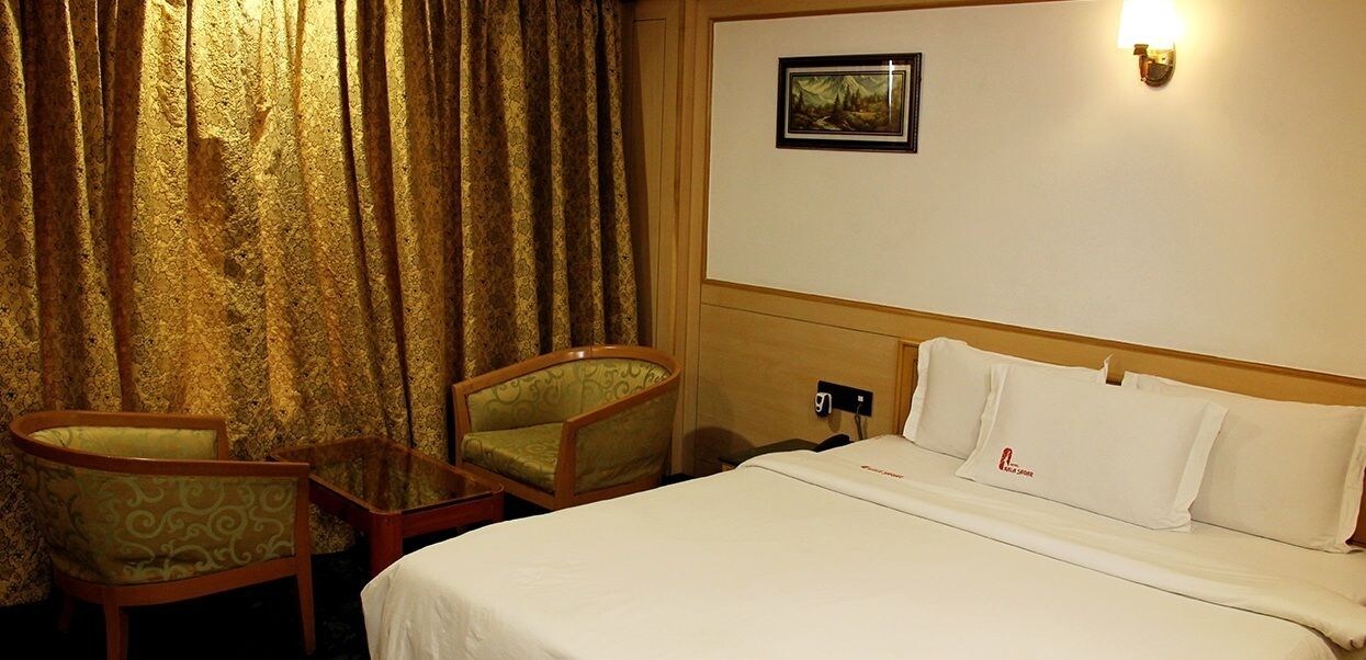 DELUXE, DOUBLE BED