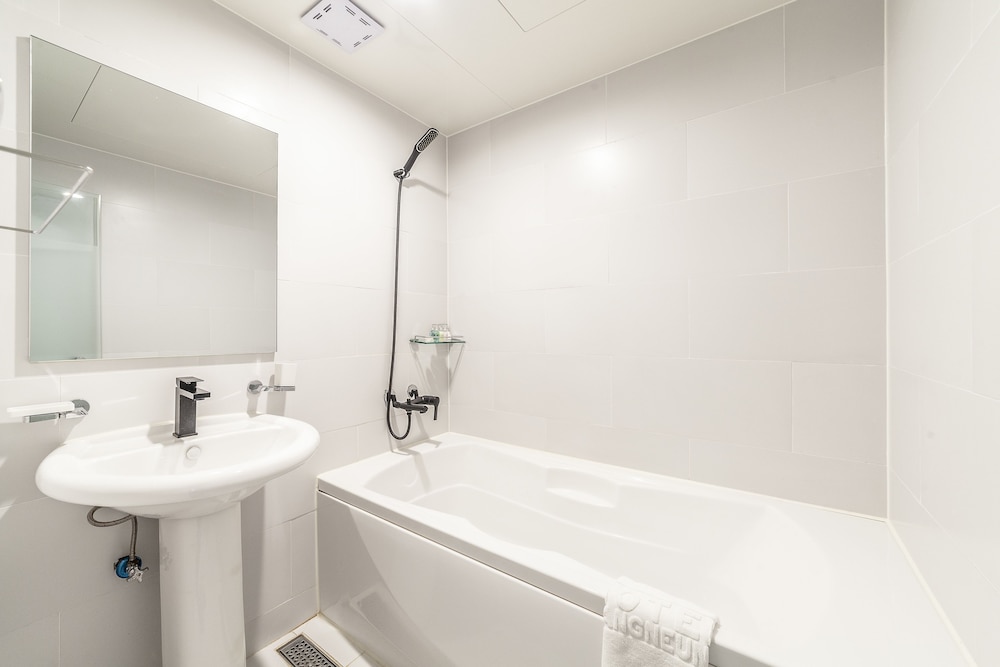 Gangneung Tourist Hotel 55/60