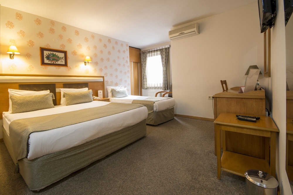 Canak Hotel 11/61