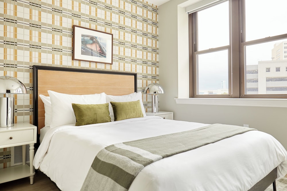 2 BEDROOMS, FAMILY SUITE