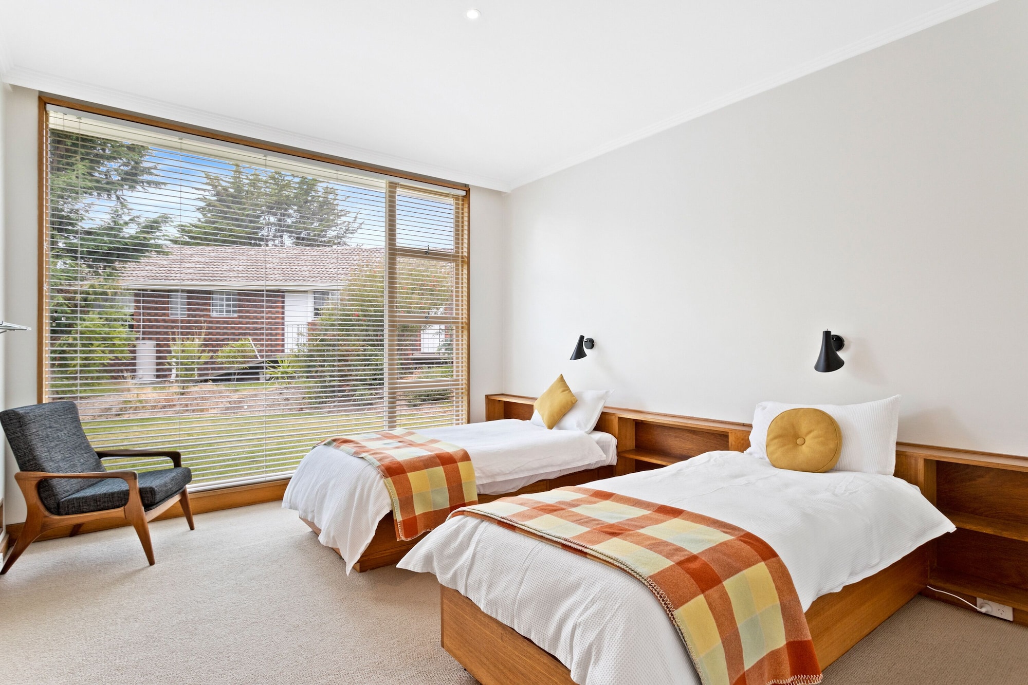 4 BEDROOMS, HOUSE