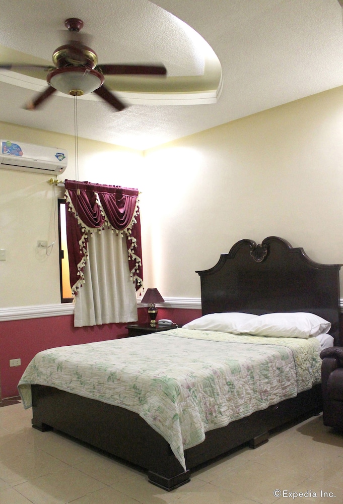 Kokomo's Suites Hotel 13/39