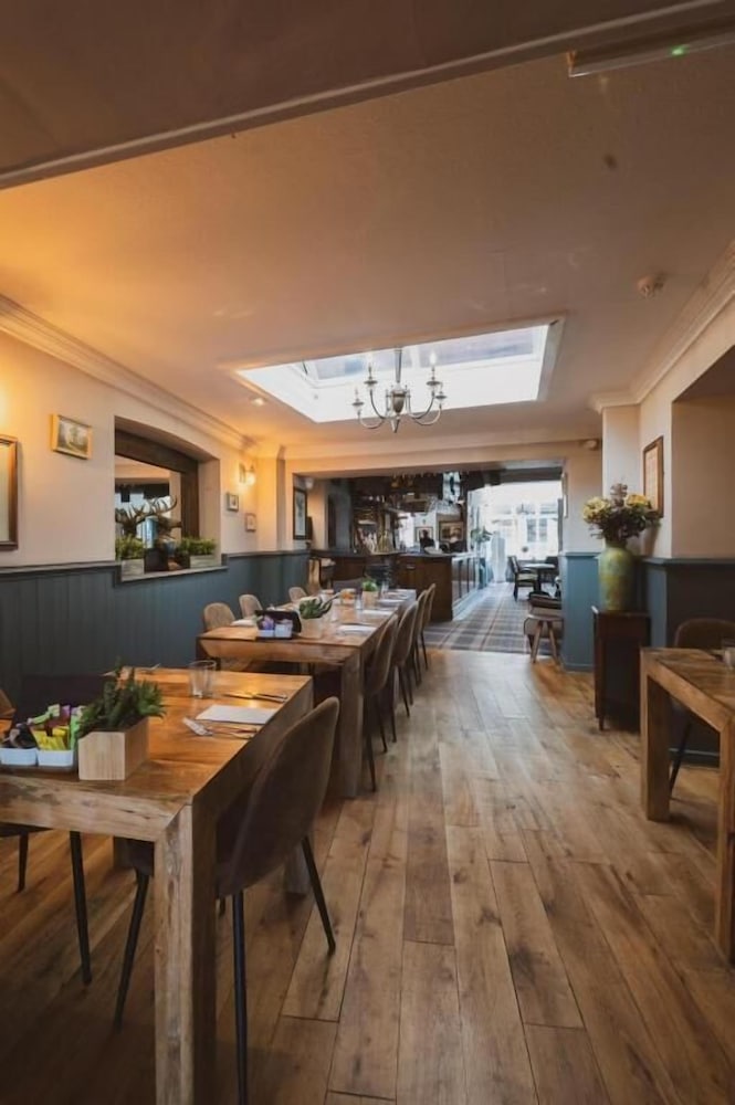The Stag Hotel 44/50