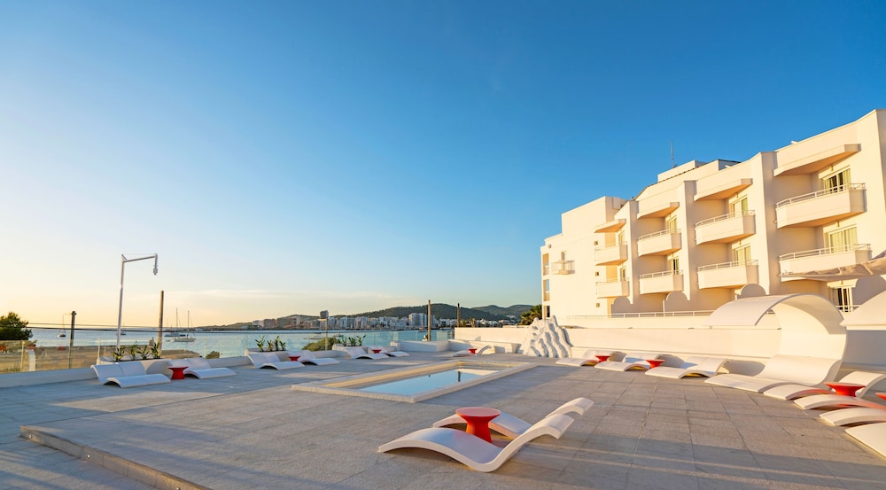Thb Naeco Ibiza - Adults Only 15/86