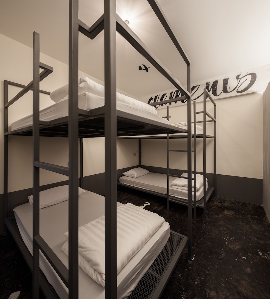 Thunder Bird Hostel 12/30