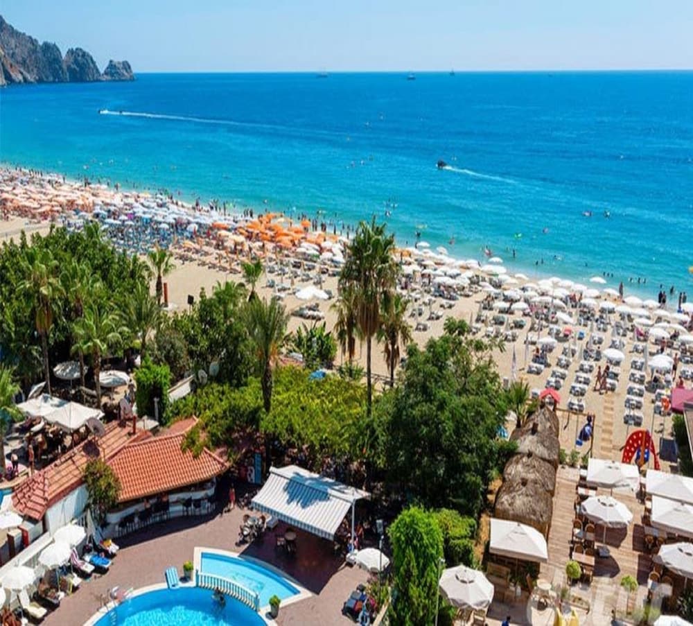 Azak Hotel 33/42