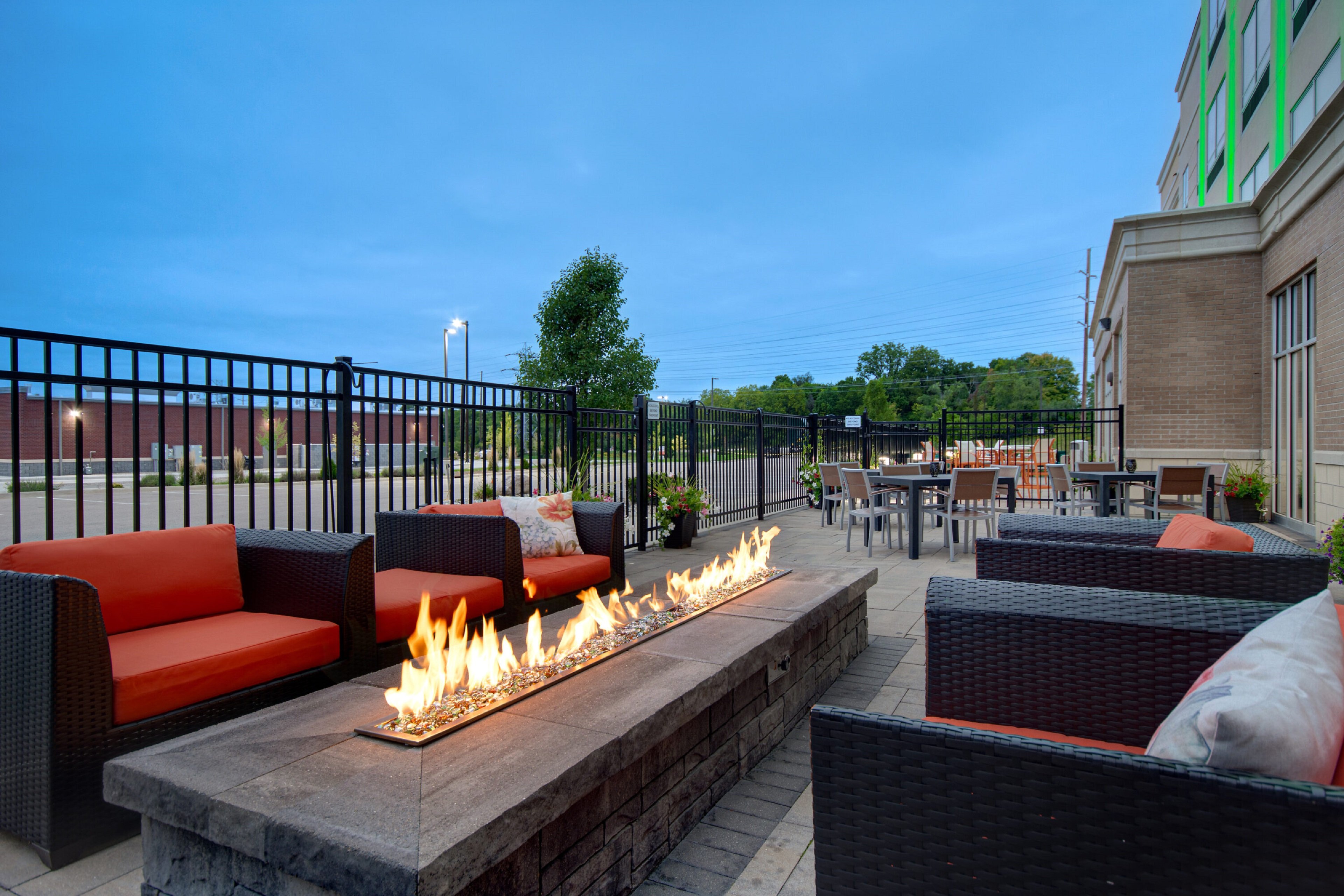 Holiday Inn Grand Rapids North 42/71