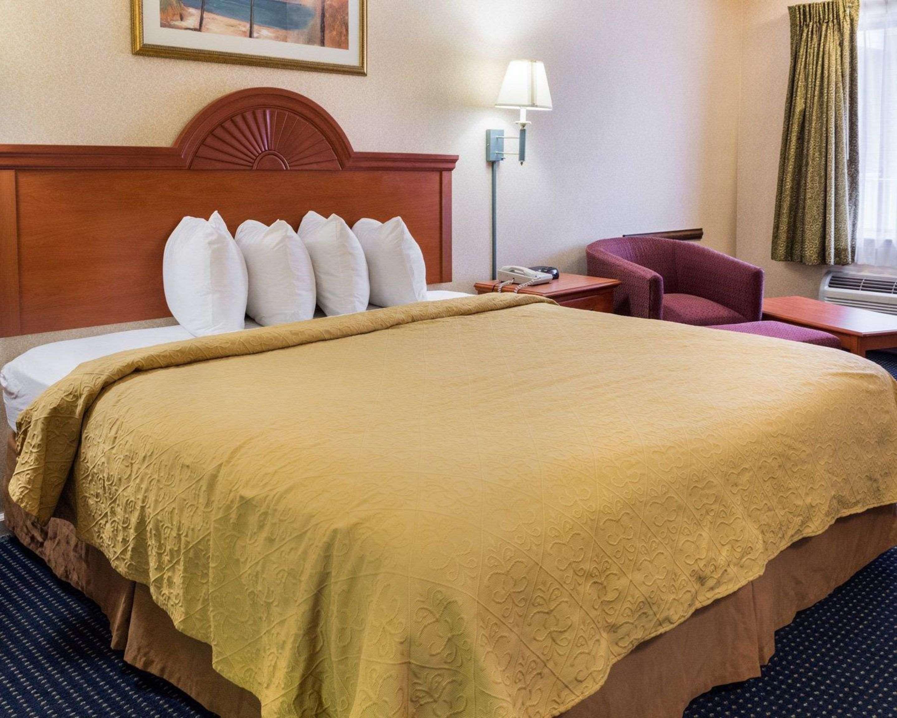 ROOM, KING BED