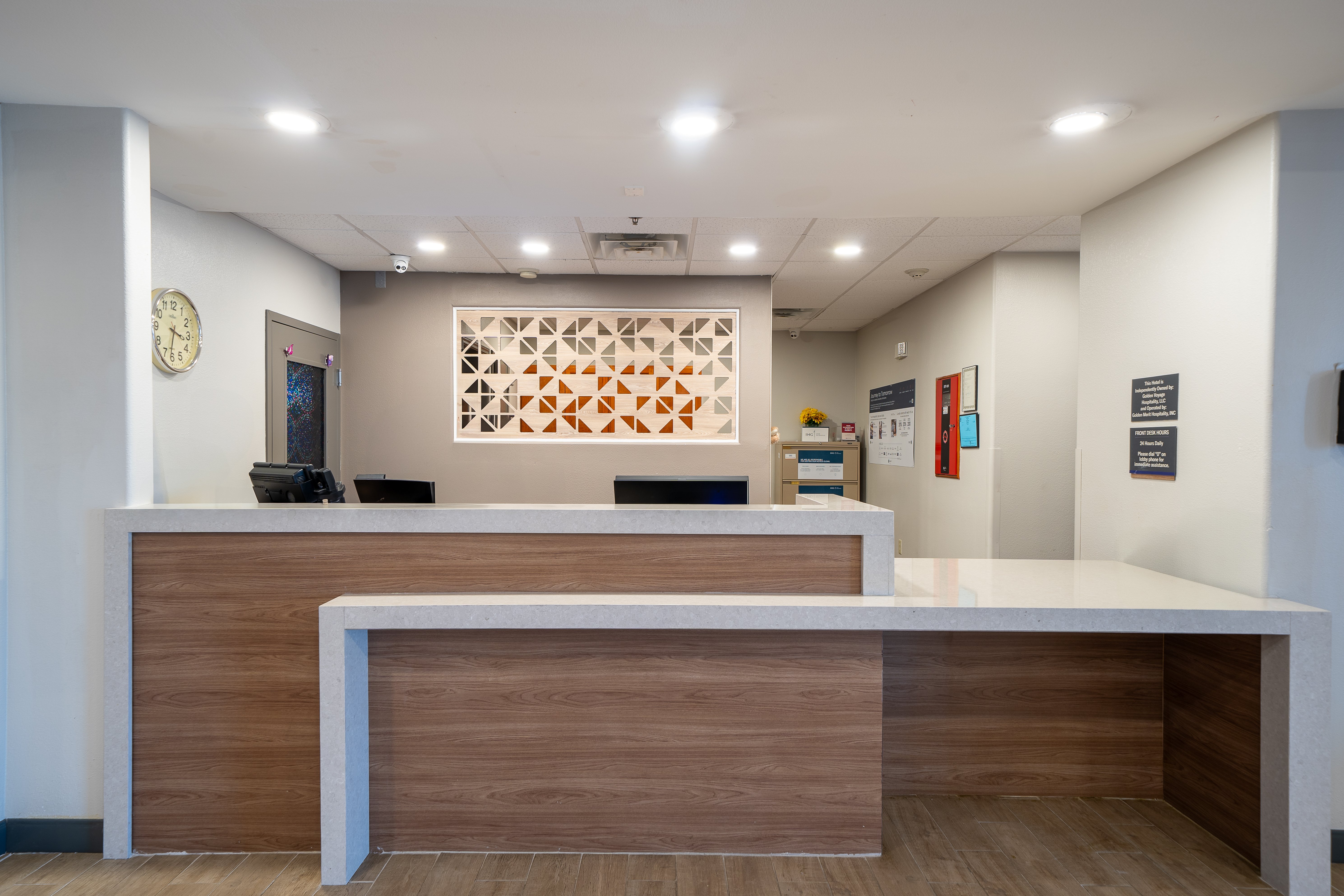 CANDLEWOOD SUITES BAYTOWN 12/58