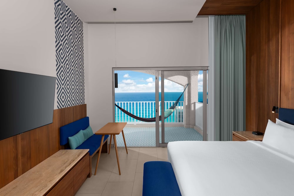 PREMIUM, SUITE, KING BED, 2 MURPHY BEDS, OCEAN VIEW