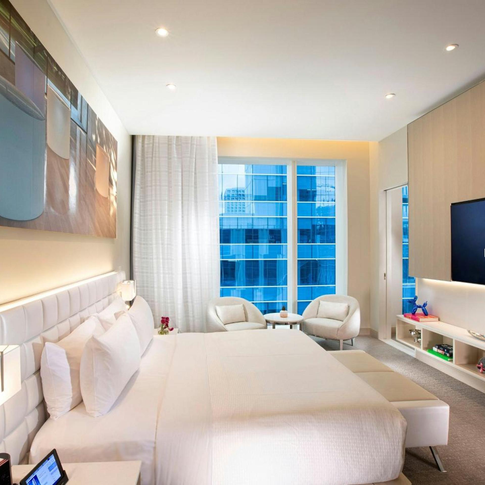 1 Bedroom, Art, Suite, King Bed, City View