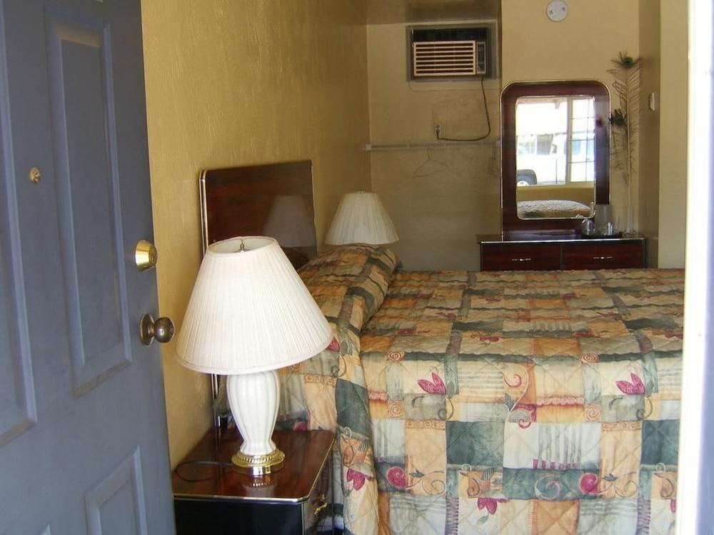 Sky Ranch Inn 6/22