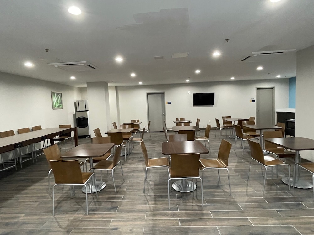 Days Inn by Wyndham Bronx NYC 35/50