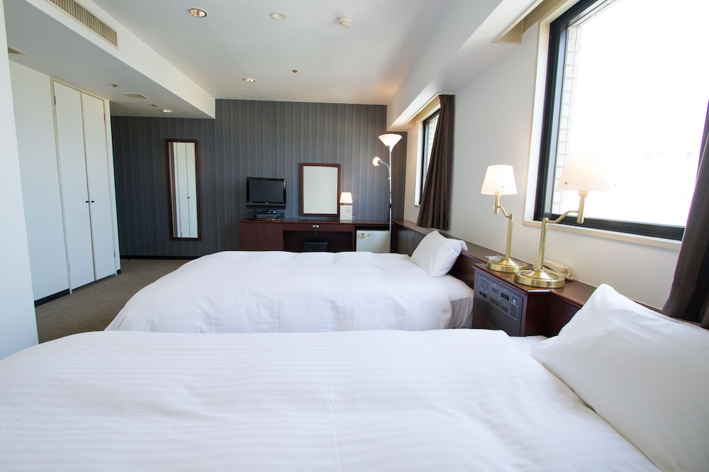 ROOM, TWIN BEDS