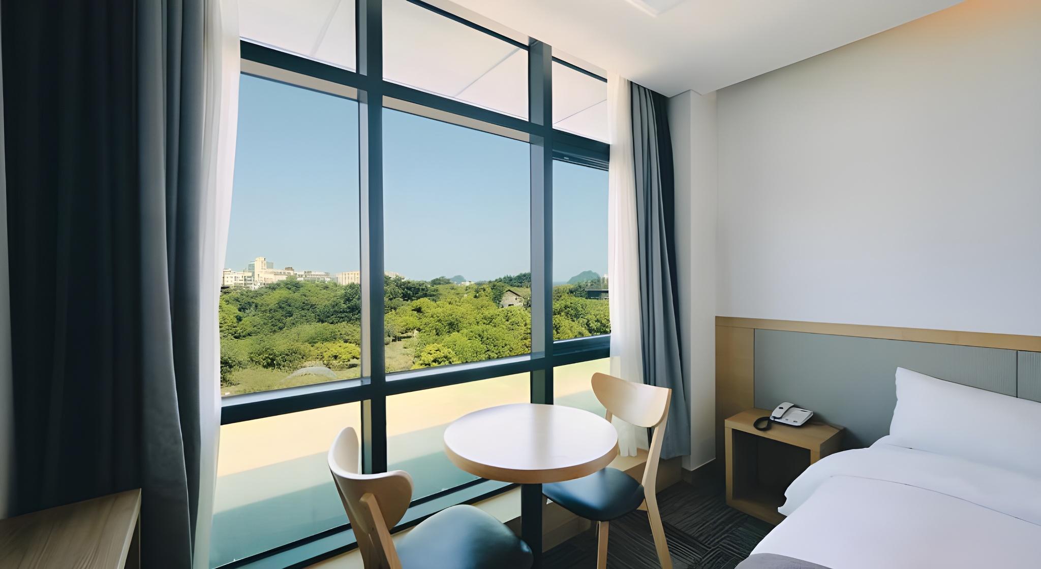 غرفة قياسية بسرير مزدوج