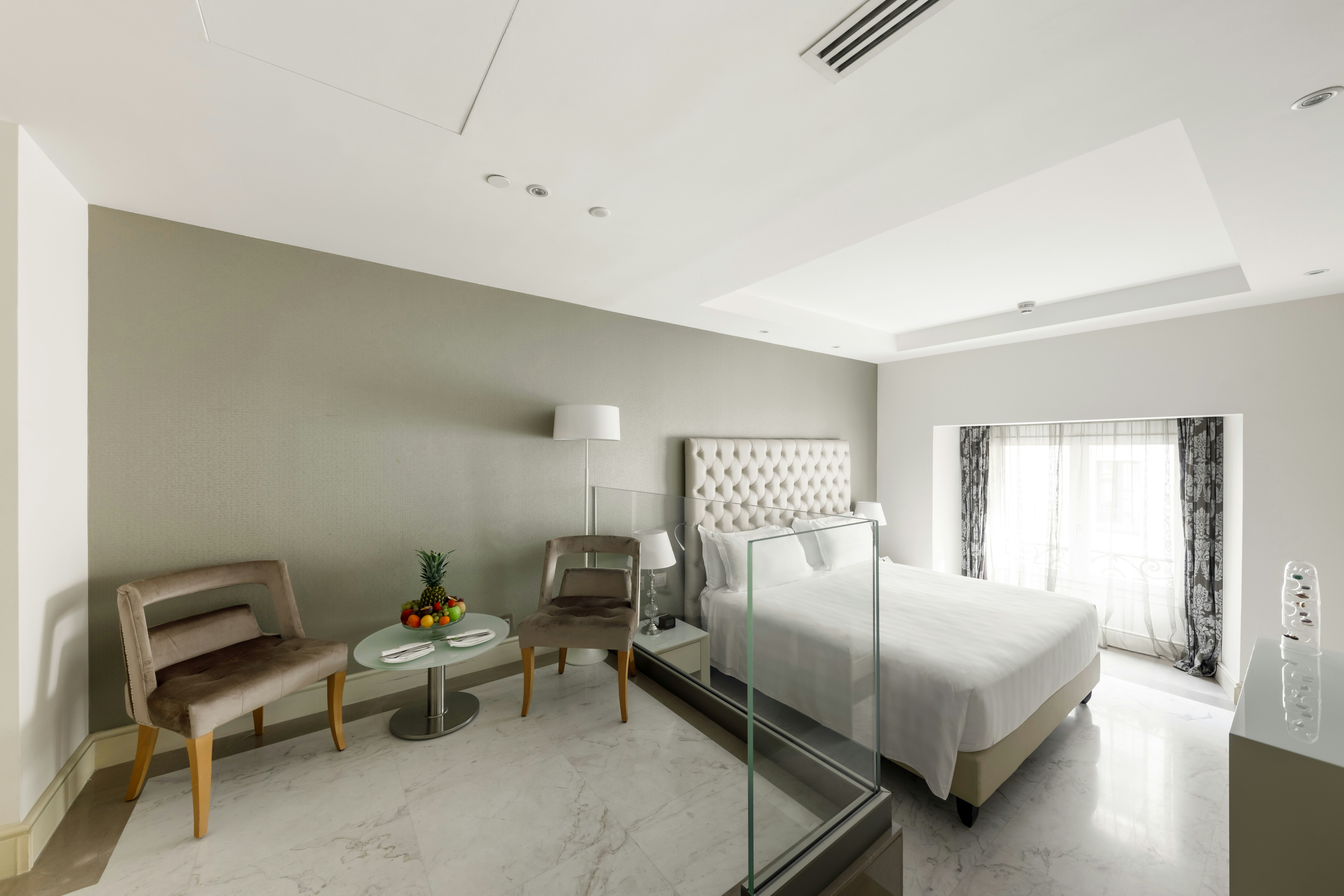 JUNIOR SUITE, KING BED