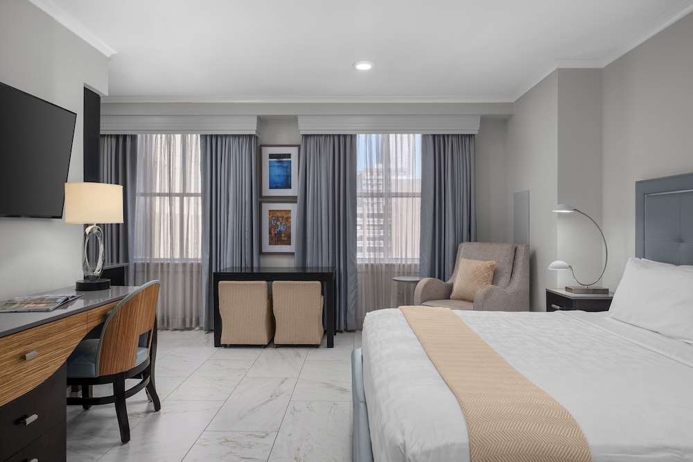 EXECUTIVE, KING BED
